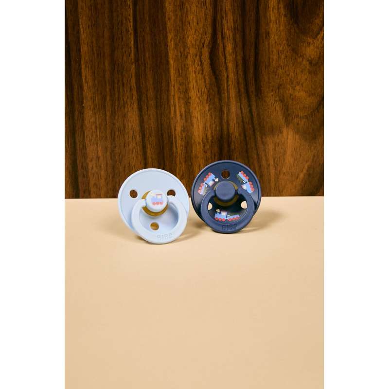 BIBS Rund Colour Sut - 2-Pak - Str. 1 - Naturgummi - Holiday Train - Baby Blue/Steel Blue