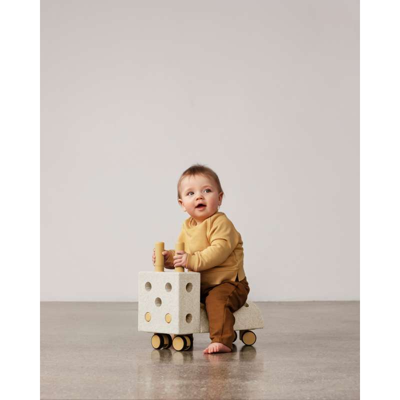MODU Tiny Ride - Lille Gåbil - Sand Grey/Honey Yellow